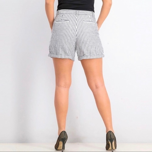 Gap Girlfriend Chino High Waist Blue and White Stripes Shorts. Size 8 - Picture 2 of 14